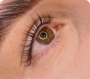 Lifting e Alongamento de cílios Lifting e Alongamento de cílios